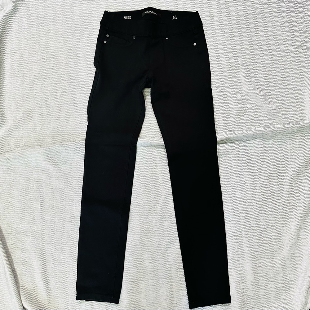 Women's Black Pull-On Legging